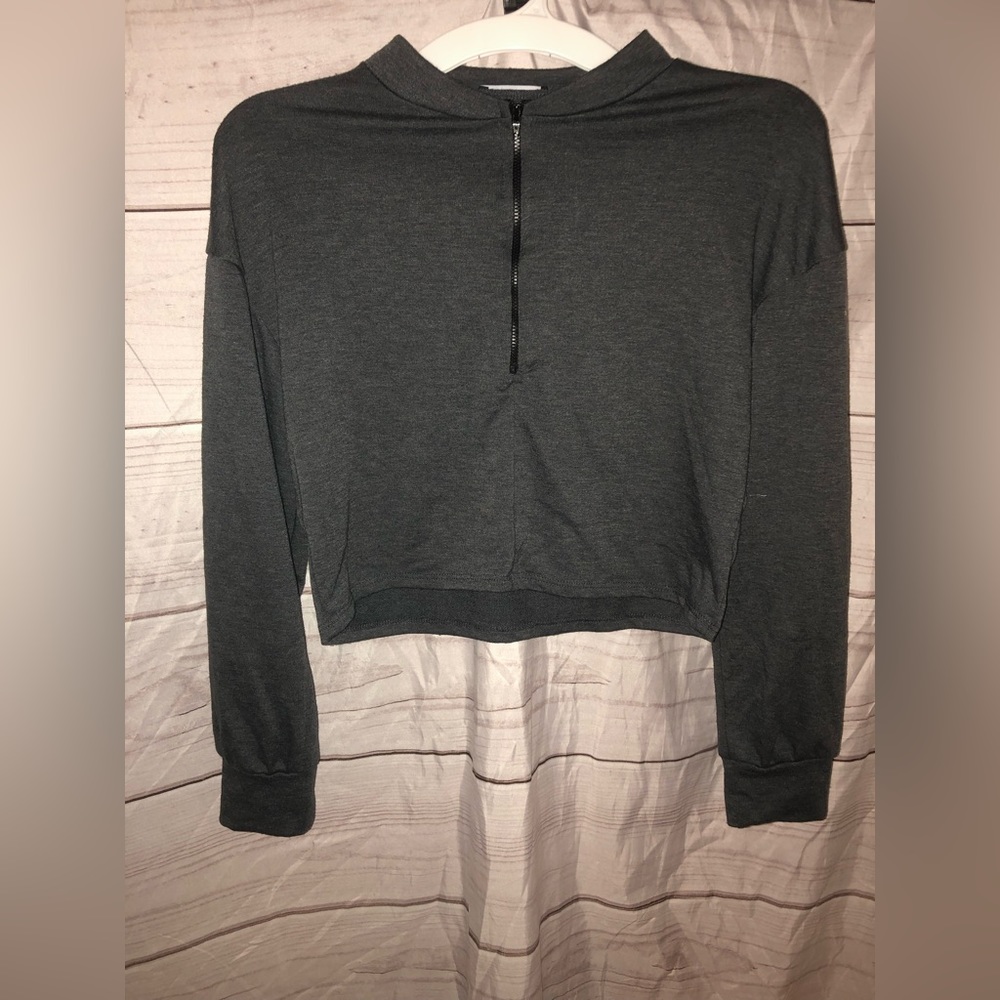 Fashion nova gray crop top with zipper small